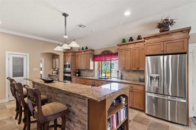 55 Canyon Oak Court, Lake Jackson, TX 77566