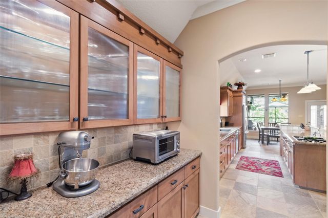 55 Canyon Oak Court, Lake Jackson, TX 77566