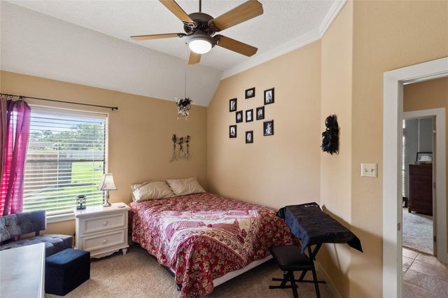 55 Canyon Oak Court, Lake Jackson, TX 77566