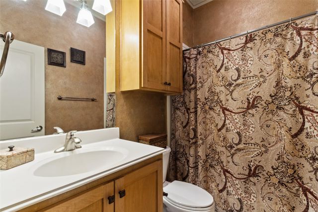 55 Canyon Oak Court, Lake Jackson, TX 77566