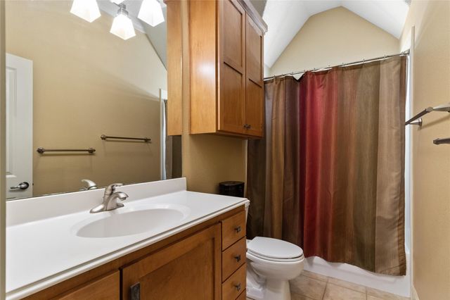 55 Canyon Oak Court, Lake Jackson, TX 77566