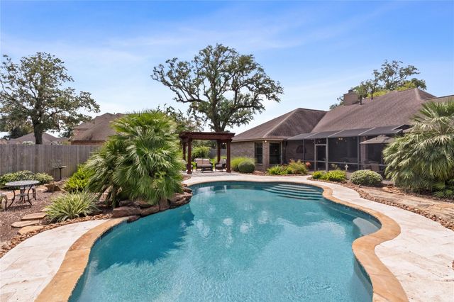 55 Canyon Oak Court, Lake Jackson, TX 77566
