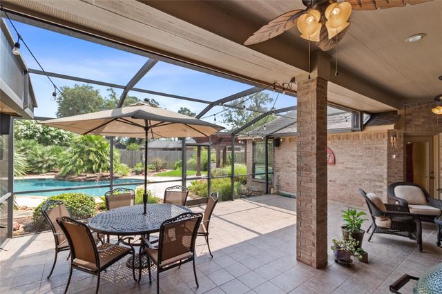 55 Canyon Oak Court, Lake Jackson, TX 77566