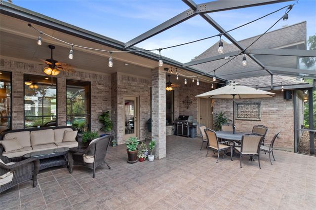 55 Canyon Oak Court, Lake Jackson, TX 77566