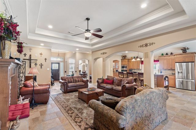 55 Canyon Oak Court, Lake Jackson, TX 77566