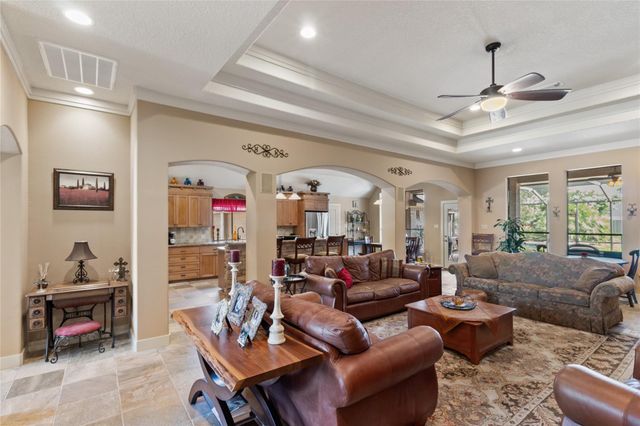 55 Canyon Oak Court, Lake Jackson, TX 77566