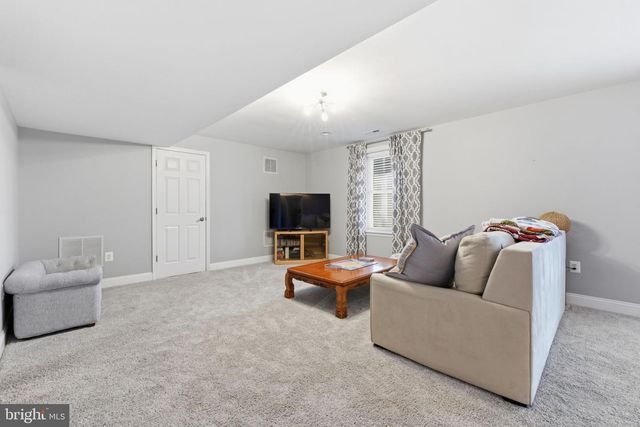 35290 PRESTWICK CT, Round Hill, VA 20141