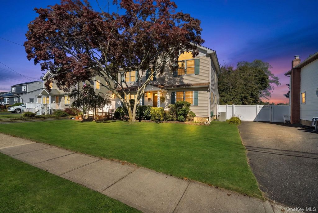 33 Mohawk Drive, North Babylon, NY 11703 — exterior