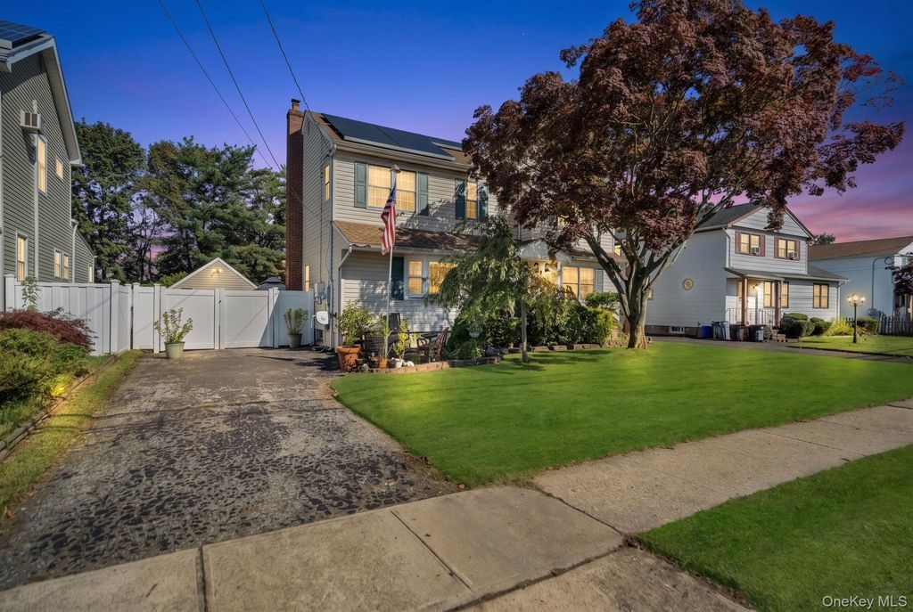 33 Mohawk Drive, North Babylon, NY 11703 — photo 3