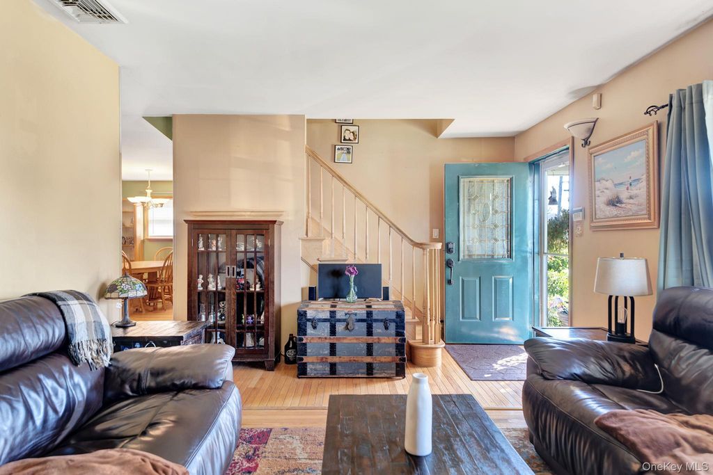 33 Mohawk Drive, North Babylon, NY 11703 — photo 4