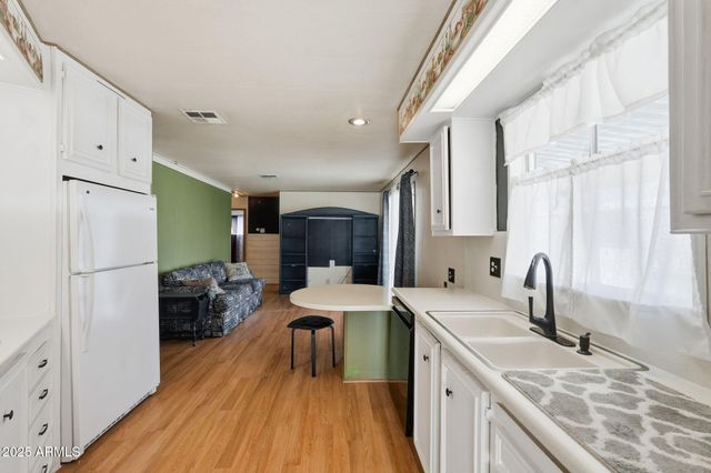 2650 W UNION HILLS Drive 62, Phoenix, AZ 85027