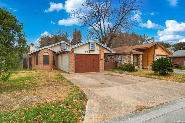 754 Briarbend Dr, New Braunfels, TX 78130