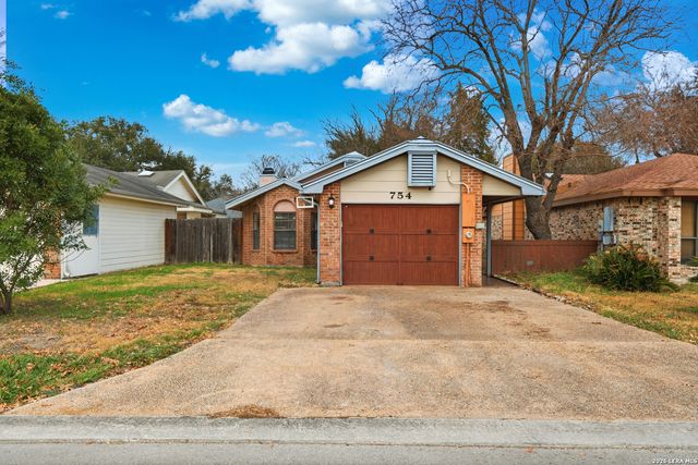 754 Briarbend Dr, New Braunfels, TX 78130