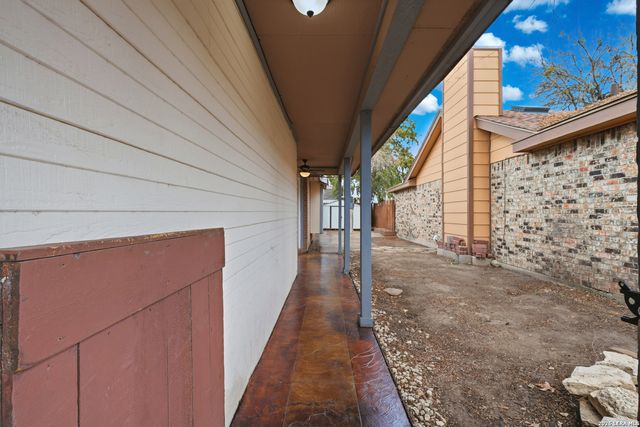 754 Briarbend Dr, New Braunfels, TX 78130