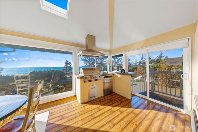 4951 Surfcrest Drive, Oak Harbor, WA 98277