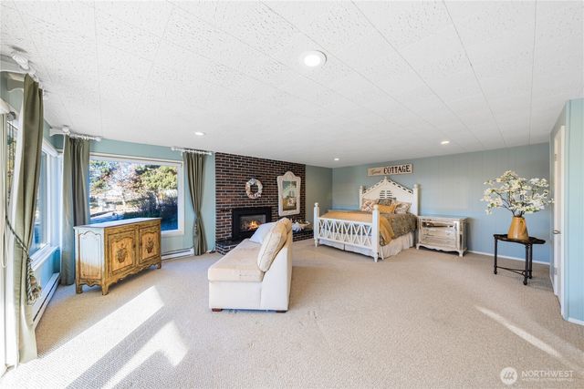 4951 Surfcrest Drive, Oak Harbor, WA 98277