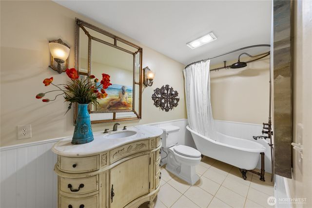 4951 Surfcrest Drive, Oak Harbor, WA 98277