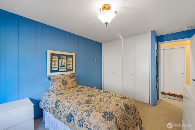 4951 Surfcrest Drive, Oak Harbor, WA 98277