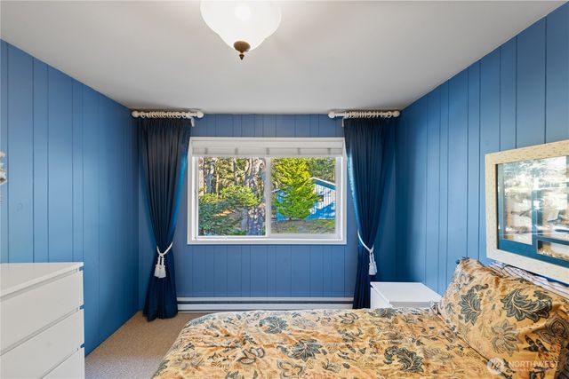 4951 Surfcrest Drive, Oak Harbor, WA 98277