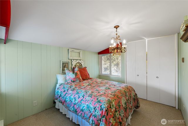 4951 Surfcrest Drive, Oak Harbor, WA 98277