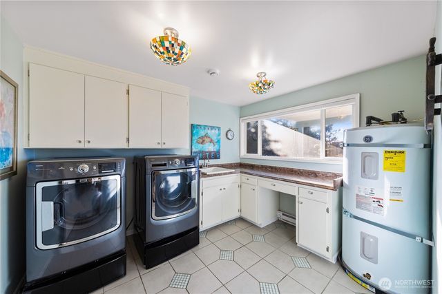 4951 Surfcrest Drive, Oak Harbor, WA 98277