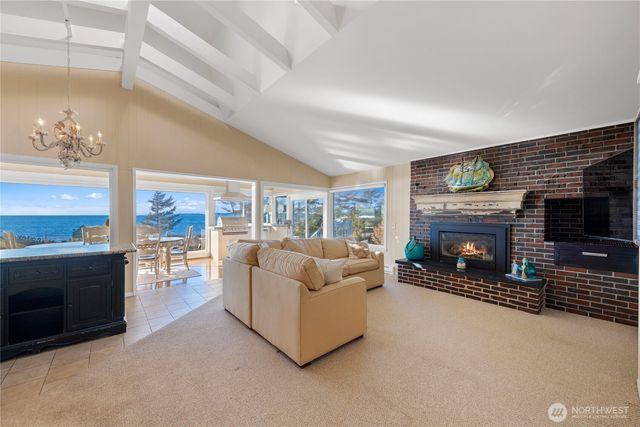 4951 Surfcrest Drive, Oak Harbor, WA 98277