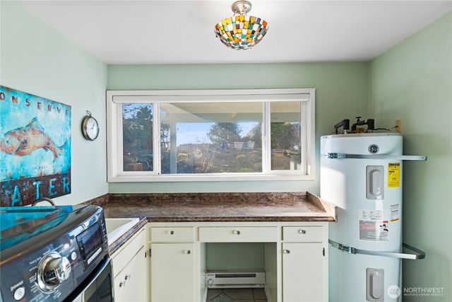 4951 Surfcrest Drive, Oak Harbor, WA 98277