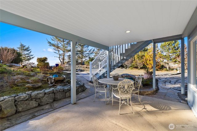 4951 Surfcrest Drive, Oak Harbor, WA 98277