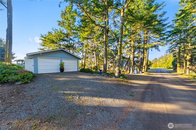 4951 Surfcrest Drive, Oak Harbor, WA 98277
