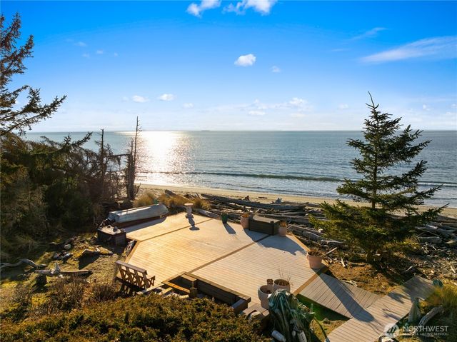 4951 Surfcrest Drive, Oak Harbor, WA 98277
