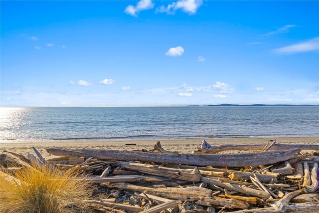 4951 Surfcrest Drive, Oak Harbor, WA 98277