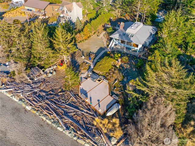 4951 Surfcrest Drive, Oak Harbor, WA 98277