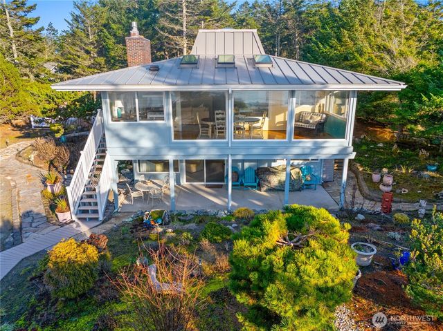 4951 Surfcrest Drive, Oak Harbor, WA 98277