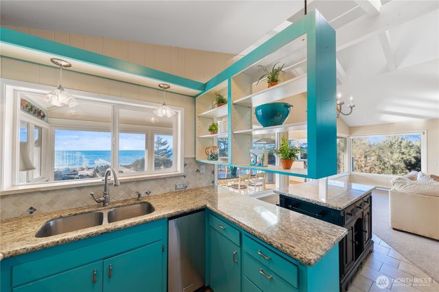 4951 Surfcrest Drive, Oak Harbor, WA 98277