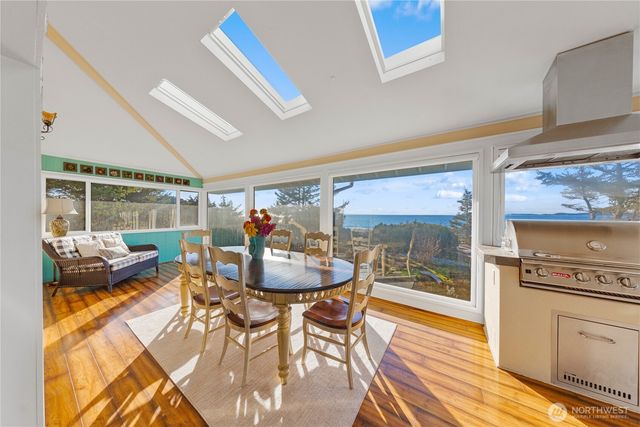 4951 Surfcrest Drive, Oak Harbor, WA 98277