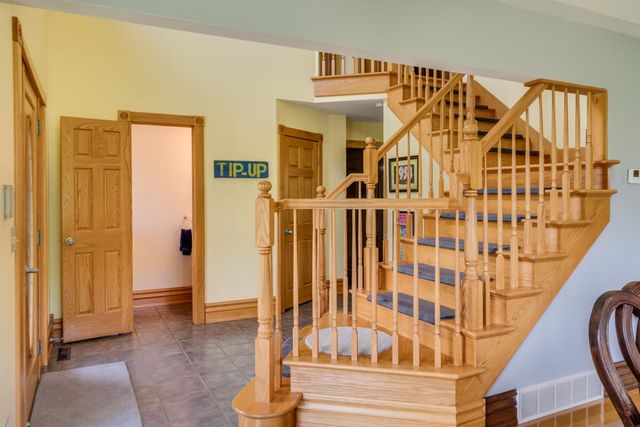1875 E Dr, East Leroy, MI 49051