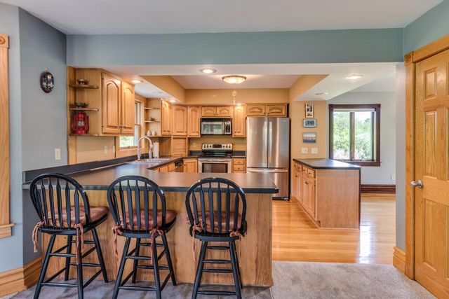 1875 E Dr, East Leroy, MI 49051