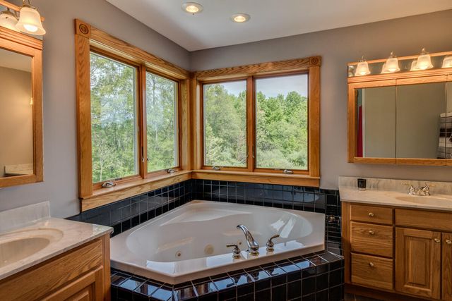 1875 E Dr, East Leroy, MI 49051