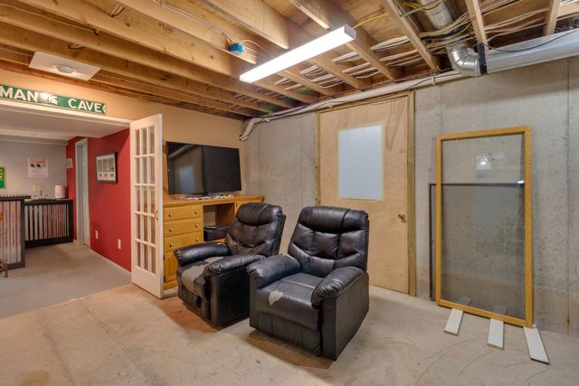 1875 E Dr, East Leroy, MI 49051