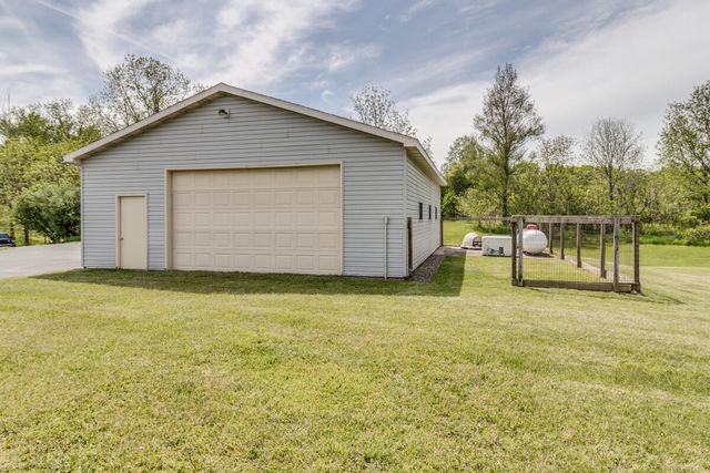 1875 E Dr, East Leroy, MI 49051