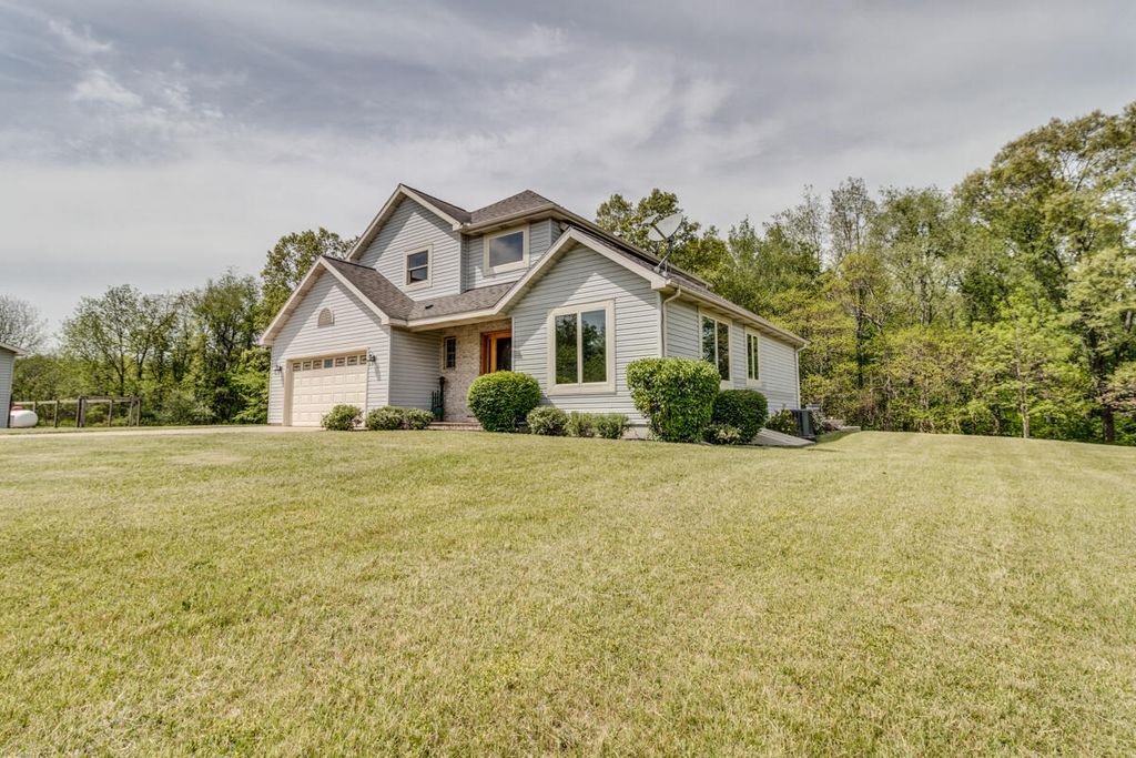 1875 E Dr, East Leroy, MI 49051