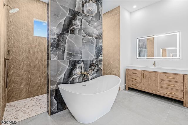 512 NW 35th PL, Cape Coral, FL 33993