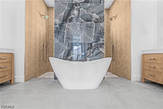 512 NW 35th PL, Cape Coral, FL 33993