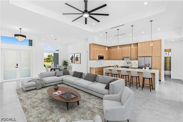 512 NW 35th PL, Cape Coral, FL 33993