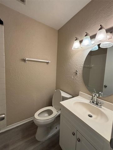 409 Bellmar Lane, Friendswood, TX 77546