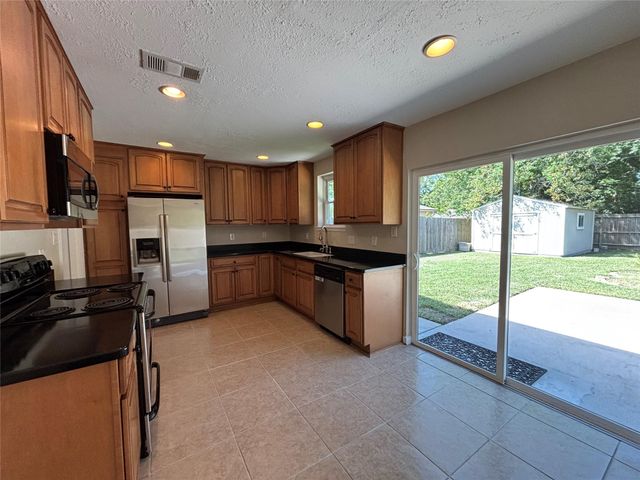 409 Bellmar Lane, Friendswood, TX 77546