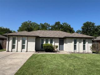 409 Bellmar Lane, Friendswood, TX 77546