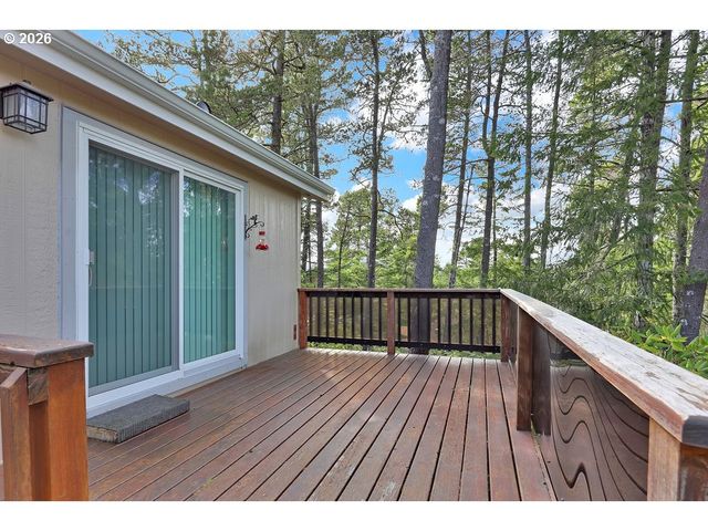 301 MANZANITA Dr, Florence, OR 97439