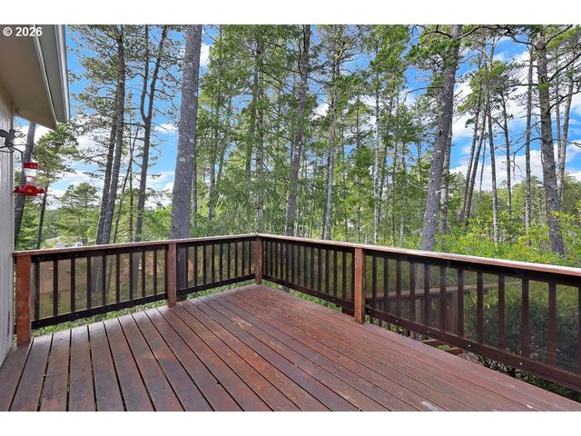 301 MANZANITA Dr, Florence, OR 97439