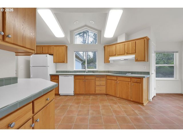 301 MANZANITA Dr, Florence, OR 97439